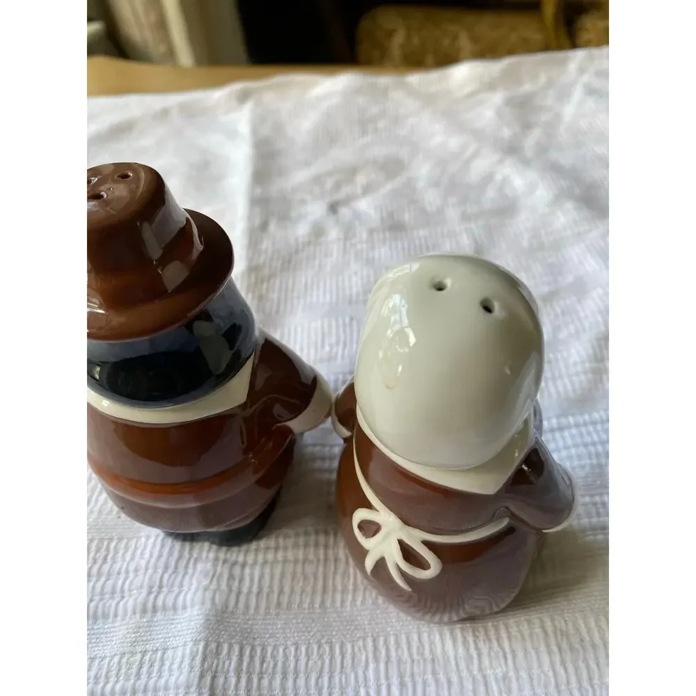 vintage Publix The Pilgrim Pair salt and pepper shakers set a pilgrim couple